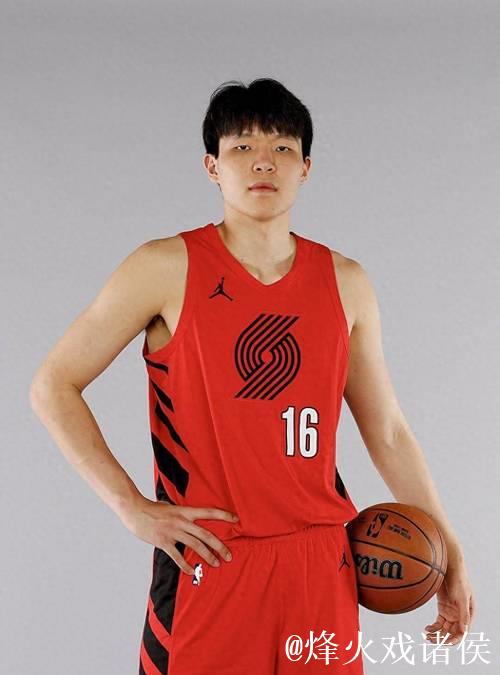 克林根悉心指导杨瀚森18+10+4!暖心细节引球迷期待潜力释放 克林根悉心指导杨瀚森18+10+4!暖心细节引球迷期待潜力释放