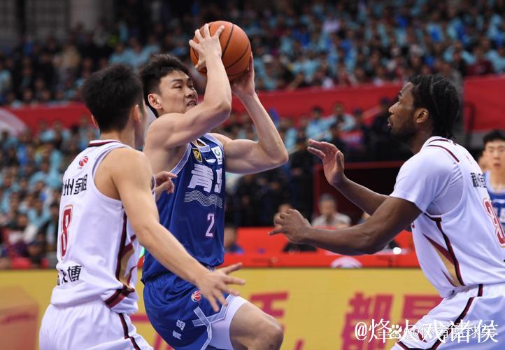 青岛男篮主场力克四川迎新赛季两连胜,主帅刘维伟赛后提醒队员保持专注 青岛男篮主场力克四川迎新赛季两连胜,主帅刘维伟赛后提醒队员保持专注